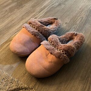 💐 NWOT Floopi pink slippers